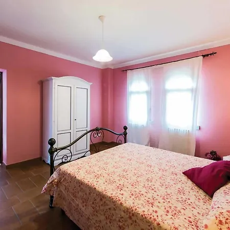 Appalto Sleeps 8 Air Con Wifi 哥尔顿