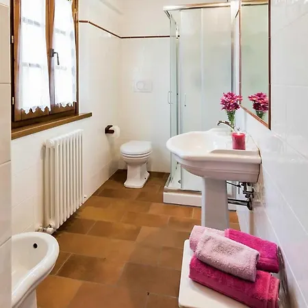 Villa Appalto Sleeps 8 Air Con Wifi